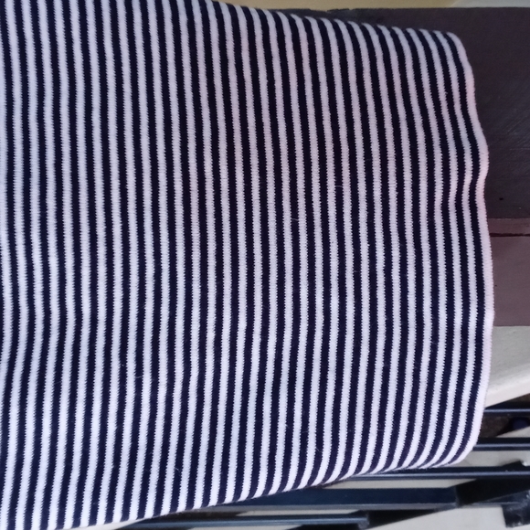 Loft Black/White Stripe Tank Incredibly Stretchy Fitted Cross-Back Top Women's S - Picture 3 of 6